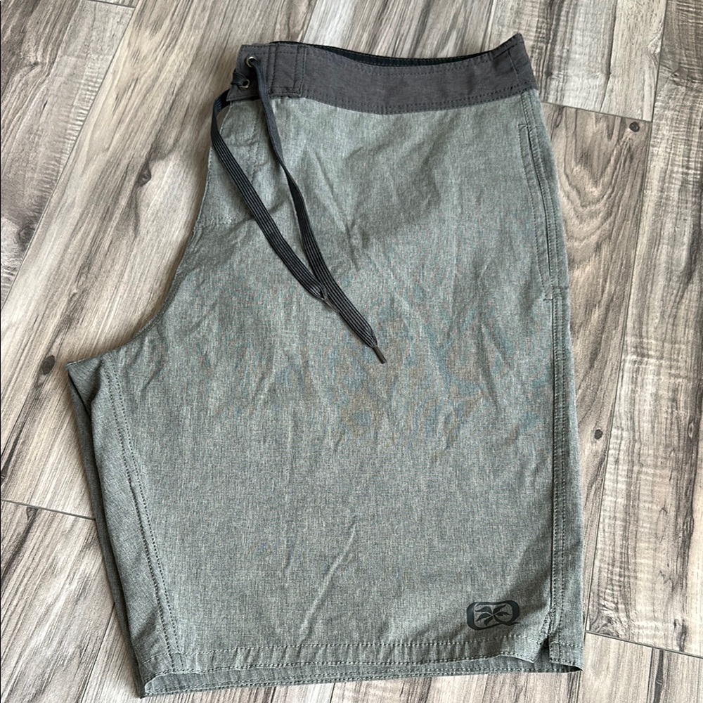 QUIET STORM SURF SHOP The Hybrid|Land & Sea Shorts